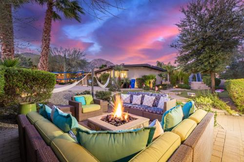 Beach House Feel in the Desert-Family Friendly Mini Resort Large Yard and Casita! ALL NEW GAME ROOM! home