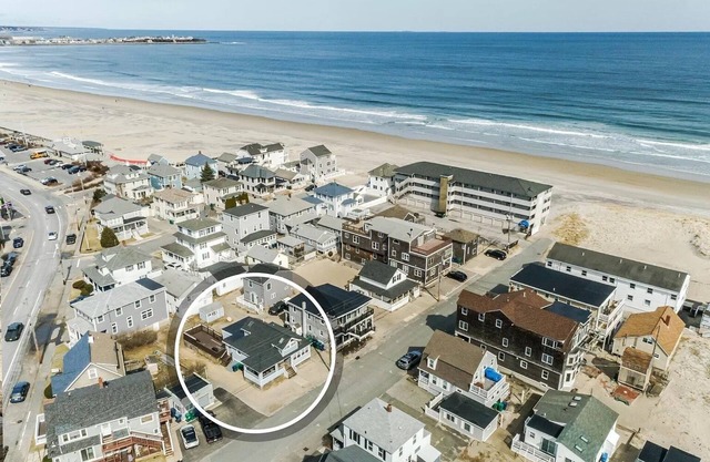 Beach House In Hampton Steps To The Sand And Strip!