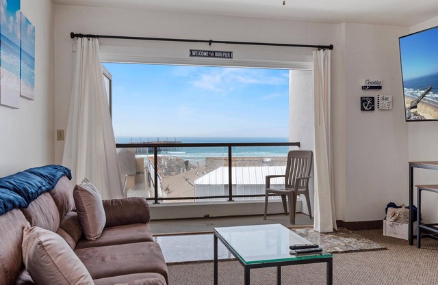 Beach House Inn & Suites