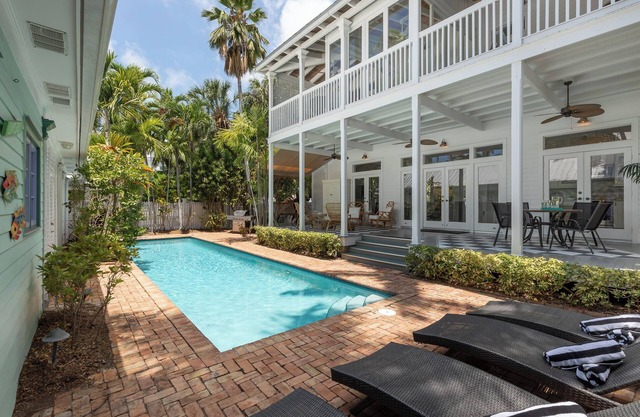 "STRANDHAUS" ~ Atemberaubendes 4B / 4Ba-Haus mit Pool in perfekter Altstadtlage!