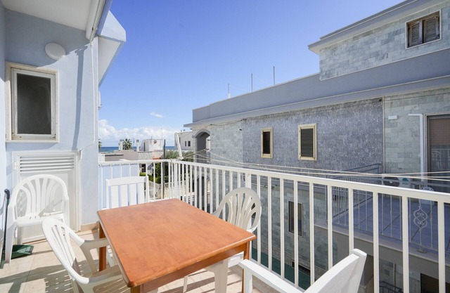 Strandhaus , Torre Canne - Nemo mit Meerblick und Balkon