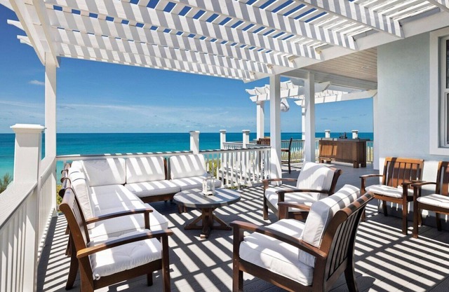 Beach House w/Sunset View, Pool, Gym, Pickleball
