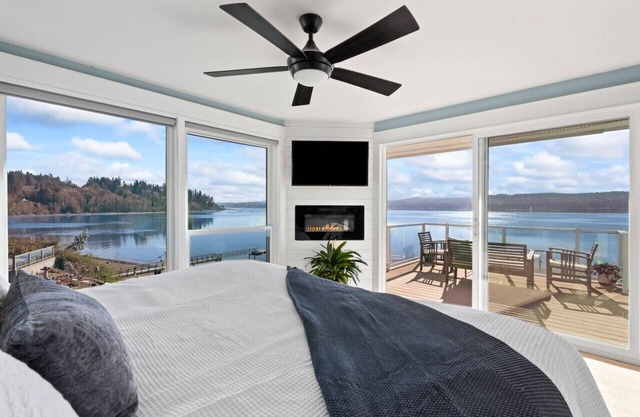 Beach house w/ Kayaks & Game Room!