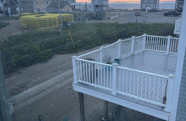 Beach House, within a walk to lighthouse, town and 2 beaches!
