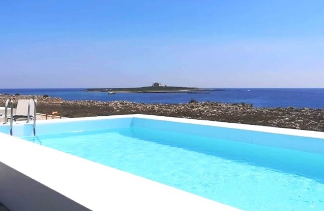 exklusive wohnung in villa am meer vor der insel capo passero