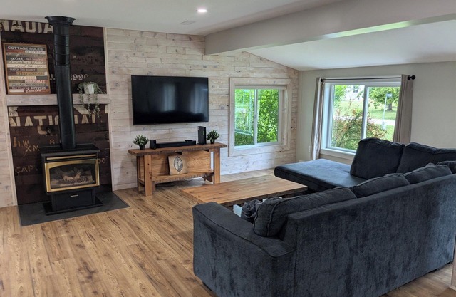 Beach Life Cottage by Grand Bend: A Modern Retreat Just Steps to the Beach!