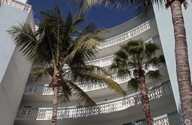 Beach Lover’s Paradise: Cozy rental just 5 minutes walk to Fort Lauderdale beach