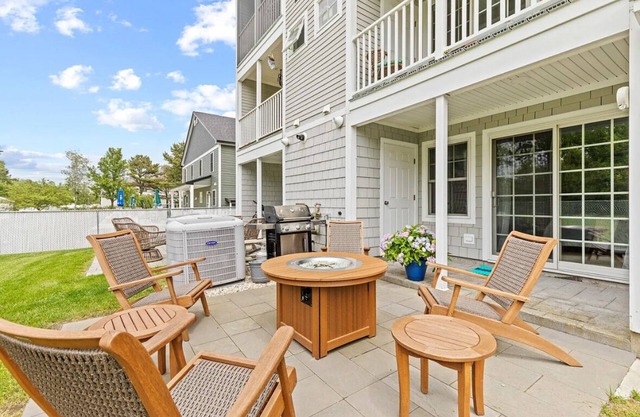 Beach luxury Condo in Old Orchard Beach, ME, Spacious 4-bdrm, 3 1/2 bath w/AC