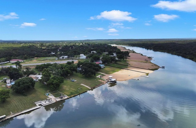 Beach Memories - Renovated Open Modern Lake Access, Beach/Cabana, Covered Patio!