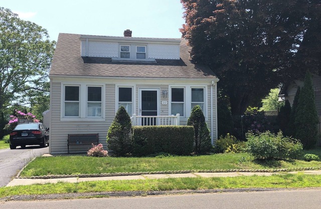 Beach Neighborhood House…walk to beach, downtown and train station.
