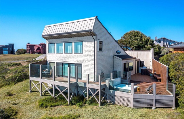 "Beach Nest" HOT TUB, SAUNA, Endloser Meerblick. 15% Rabatt am kommenden Wochenende