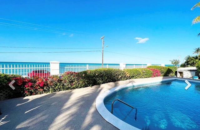 Beach, Ocean View Pool, King Bed - Walking distance to 2 restaurants & beaches.