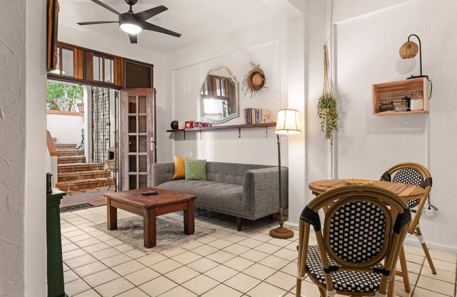Beach Pad w Patio, walk to everything!