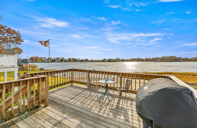 Beach Pass-Charming Waterfront Cottage in Wareham