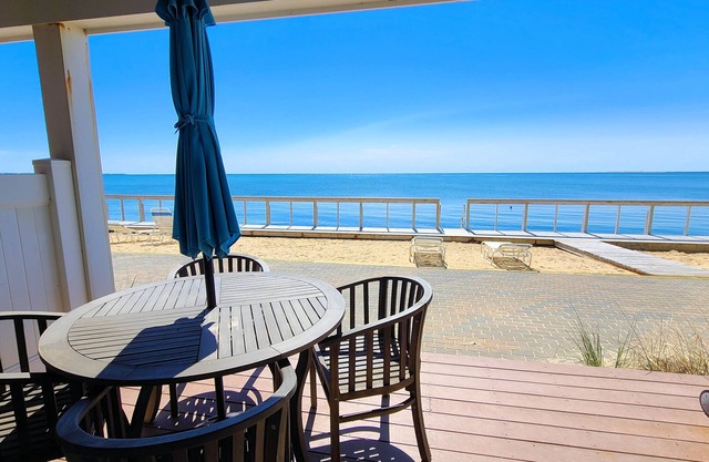 Beach Point Waterfront Condo--A/C, Amazing Sunset & Bay Views, Direct Beach Access