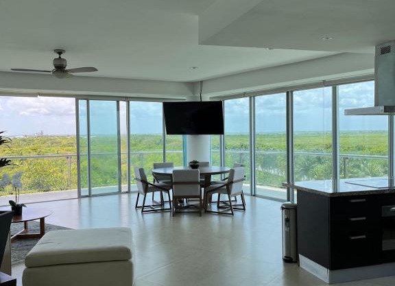 Beach, pool 3BR Apartment - 8 guests