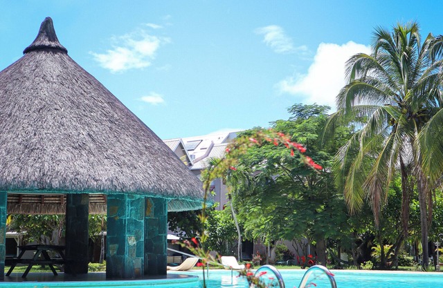 Das Beach Retreat, Duplex mit Pool in einem großen tropischen Garten