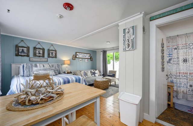 Beach Retreat II with pool, patio, walk to beach