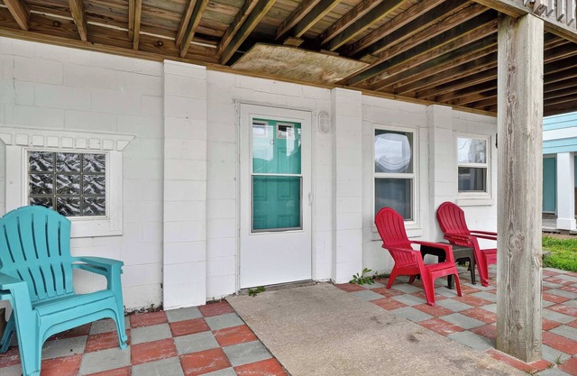 Ground Floor Retreat Steps to Beach