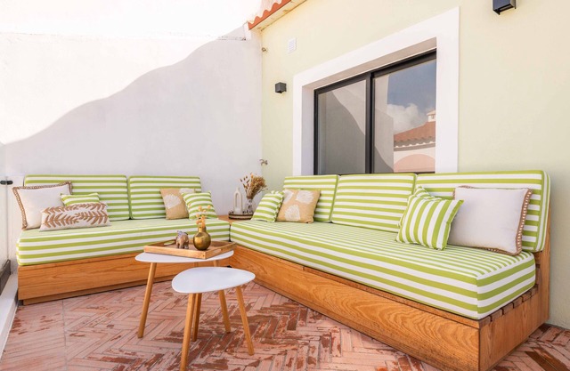 Beach Townhouse - Luxury, Wi-Fi, AC, 2min from the beach