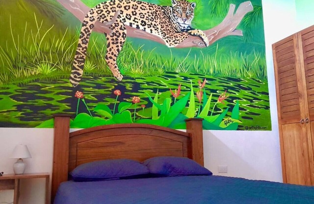 Beach Townhouse A/C Jaguar (Kitchenette +)