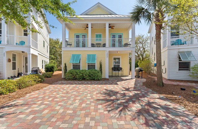 Beach Trolley, Beautiful Neighborhood Pool, Close to Shops