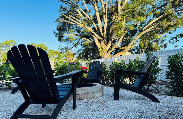 Beach Vibes + Office Ready Sarasota Cassia Dining & Culture Nearby FirePit