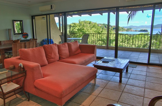 Beach view condo, pool, sleeps 6, 2 bed/ 2 bath in Playa Flamingo!