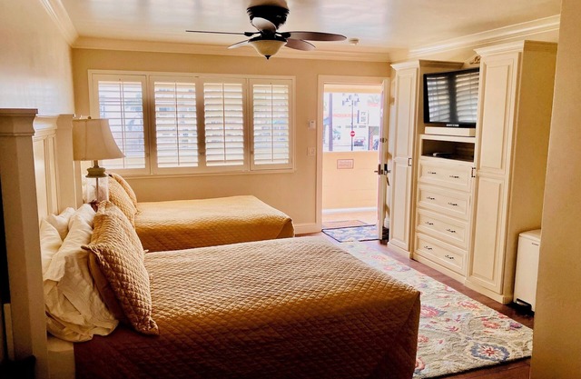 Beachcomber Inn