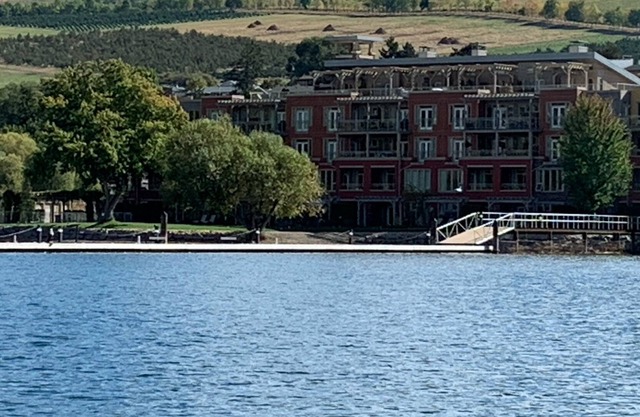 Beachcomber: Mainsail Suite enjoy our Okanagan Lifestyle