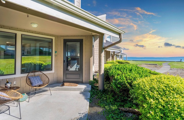 Beachcomber's Bliss by AvantStay | Steps to the Beach | Ocean Views