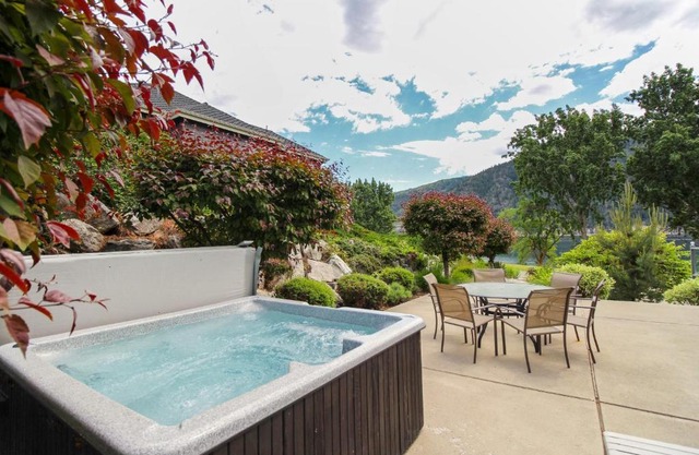 Beaches and Breezes on Wapato - 4 Bed 4 Bath Vacation home in Wapato Point