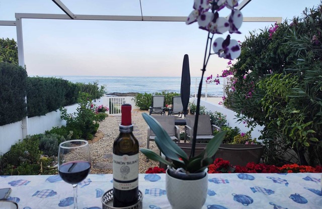 Haus am Strand, direkt am Meer, in einem ruhigen Dorf - Wifi