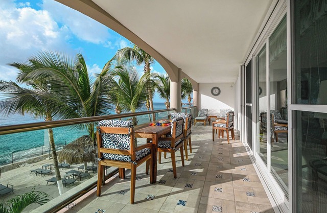 Beachfront El Cantil 2BN in Downtown Cozumel