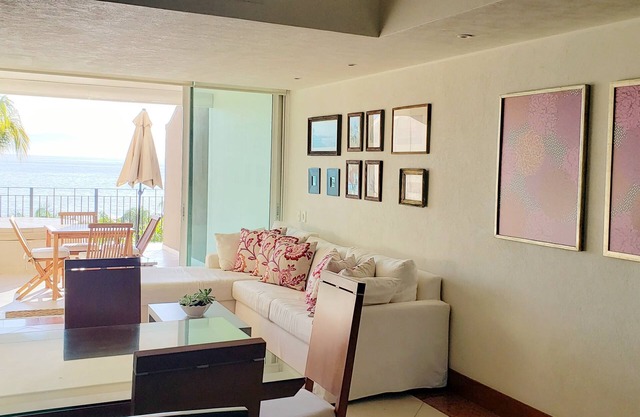 Beachfront 1 br. condo with private hot tub at Gran Venetian Puerto Vallarta