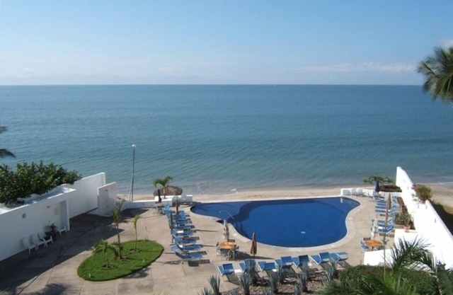 Direkt am Strand 2 BR / 2 BA Condo Del Mar mit Pool in Colibri!