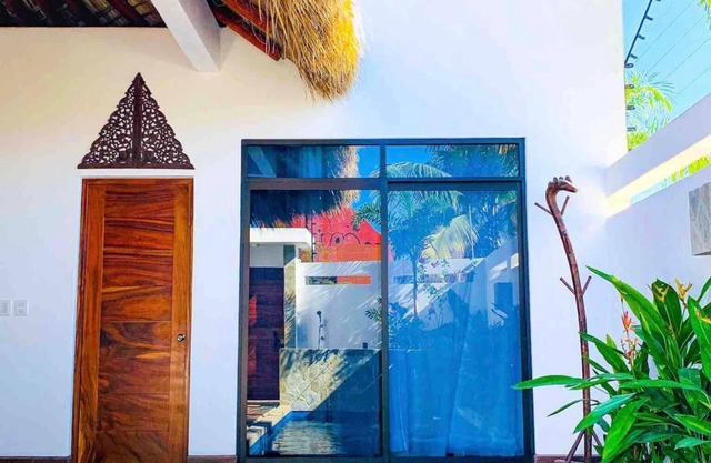 Beachfront 2bed. Villa in La Punta w/private pool-10min walk to many restaurants
