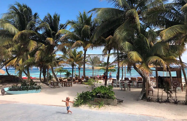 Beachfront 2BR Apartment w/ Terrace & Beach Club
