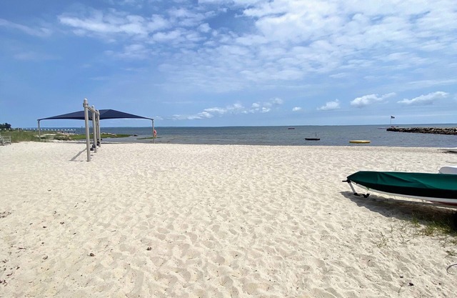 Beachfront 3 bedroom house in Mattapoisett