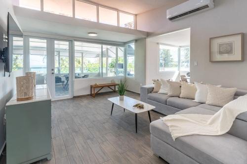 Beachfront Apt6 2BD 2BTH Oceanview Priv Ter Pool