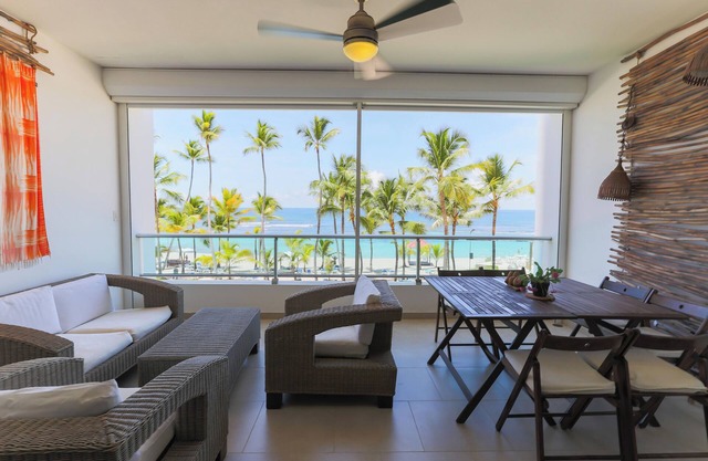 Beachfront at Marbella W/ Pano View, Full Kitchen