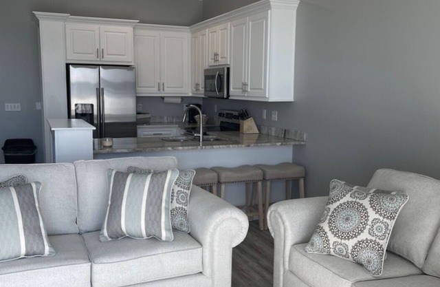 Beachfront Bay St Louis condo in Old Town with Kitchen