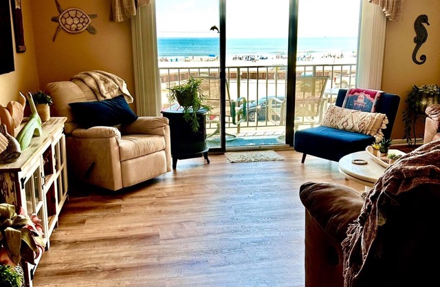 BEACHFRONT BEAUTY CONDO Sleeps 6, 2 BR, 2 Ba, 2 Private balconies, heated pool