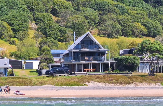 Beachfront Beauty - Ferienhaus in Opito Bay