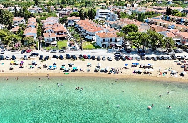 Strandglück in Nikiti, geräumige zweistöckige Villa mit atemberaubendem Meerblick