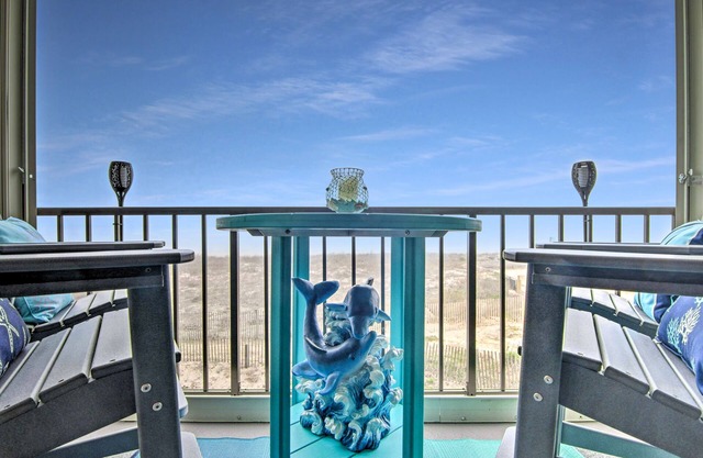 Beachfront Bliss - Private Balcony, Ocean Views, Full Kitchen, Steps to the Sand