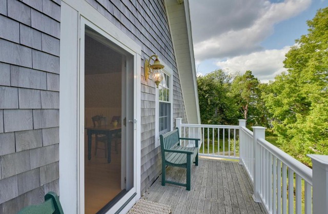 Beachfront Brooklin Studio with Private Balcony!