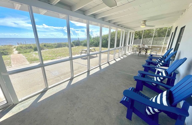 Beachfront Familie und tierfreundlich Schlafmöglichkeiten für 8
