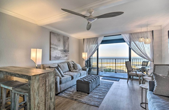 Beachfront Clearwater Condo w/ Community Pool