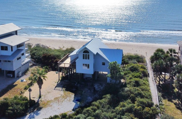 Welcome to Sunbird! Beachfront with large sundecks, walk to community pool!